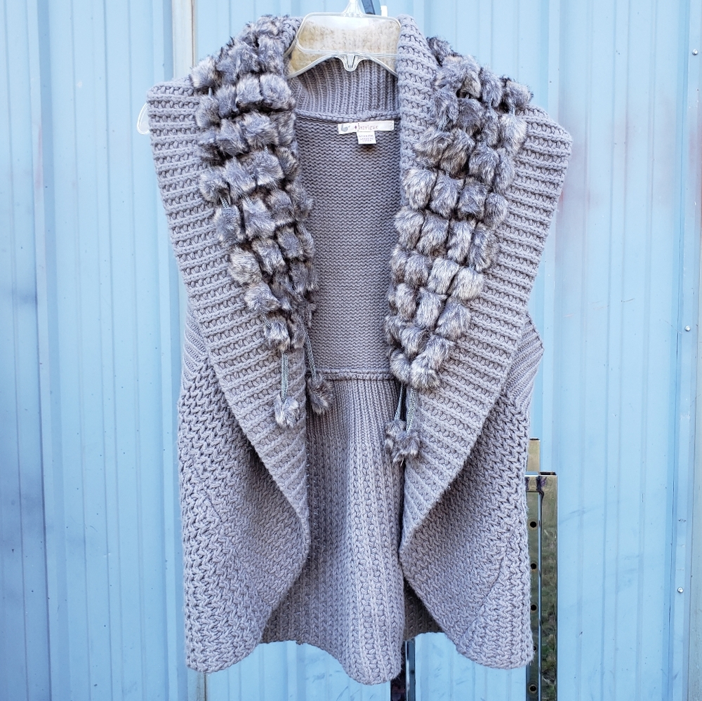 Intrigue (?) Gray Sweater Vest Faux Fur Collar Sz PM